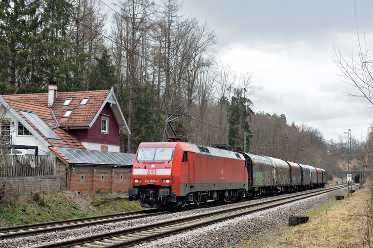 152 036 mit GAG 47800 bei km 18,2 (Februar 2023)