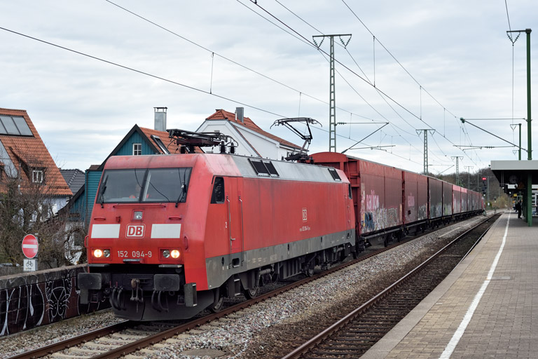 152 094 mit GAG 60112 bei km 16,8 (M&auml;rz 2023)