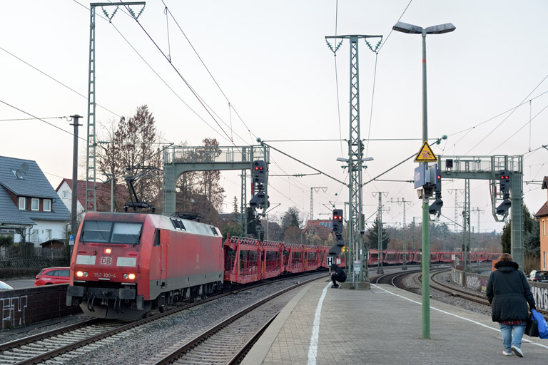 152 100 mit EZ 52094 bei km 16,6 (M&auml;rz 2023)