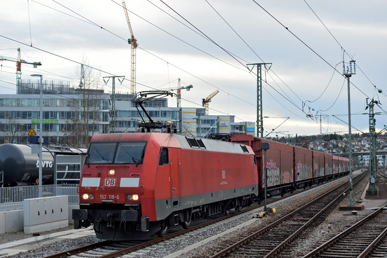 152 118 mit GAG 60112 bei km 15,6 (M&auml;rz 2023)