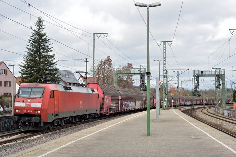 152 160 mit EZ 52089 bei km 16,8 (Februar 2023)
