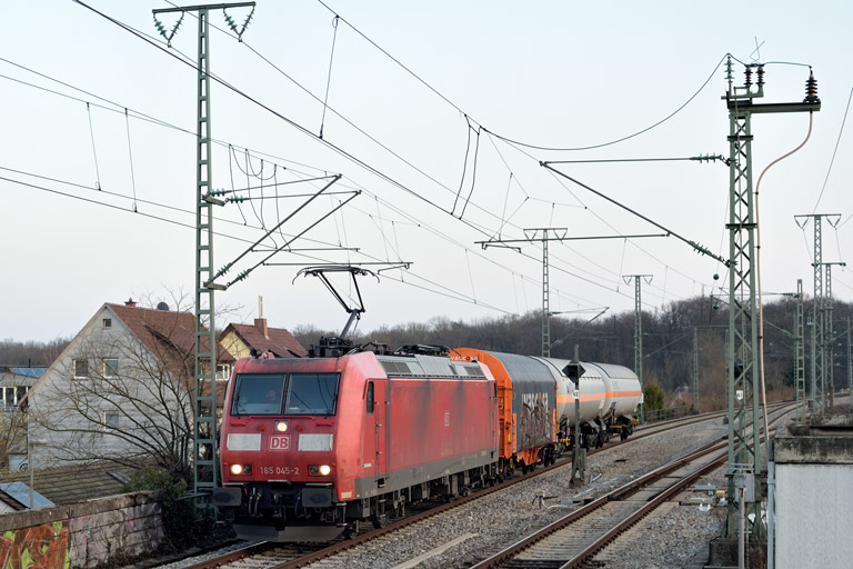 185 045 mit EZ 52103 bei km 16,8 (M&auml;rz 2023)