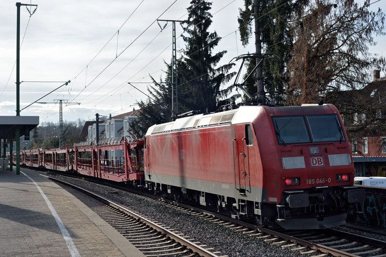 185 046 mit EZ 52088 bei km 16,8 (Februar 2023)