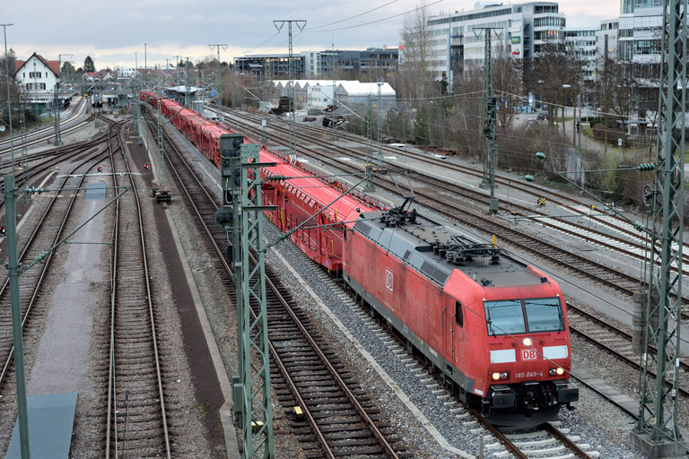 185 049 mit EZ 52095 bei km 15,8 (M&auml;rz 2023)