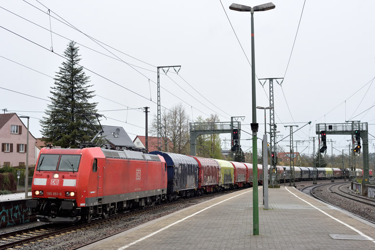 185 051 mit EZ 52088 bei km 16,8 (April 2023)