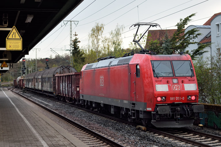 185 051 mit EZ 52099 bei km 16,8 (April 2023)