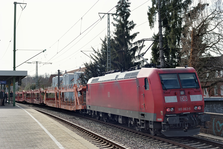 185 063 mit EZ 52088 bei km 16,8 (M&auml;rz 2023)