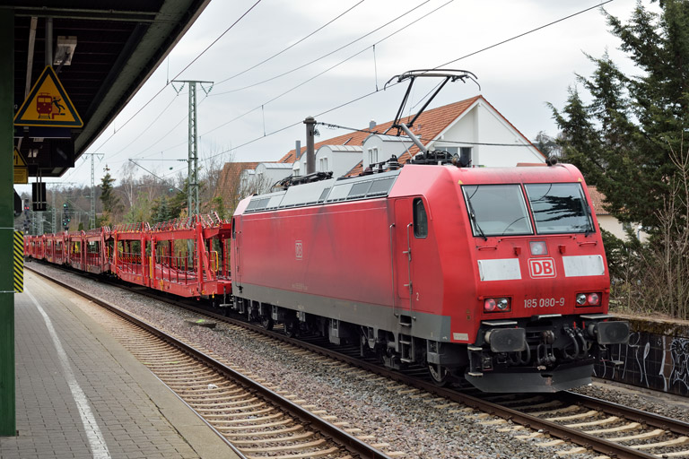 185 080 mit EZ 52088 bei km 16,8 (M&auml;rz 2023)