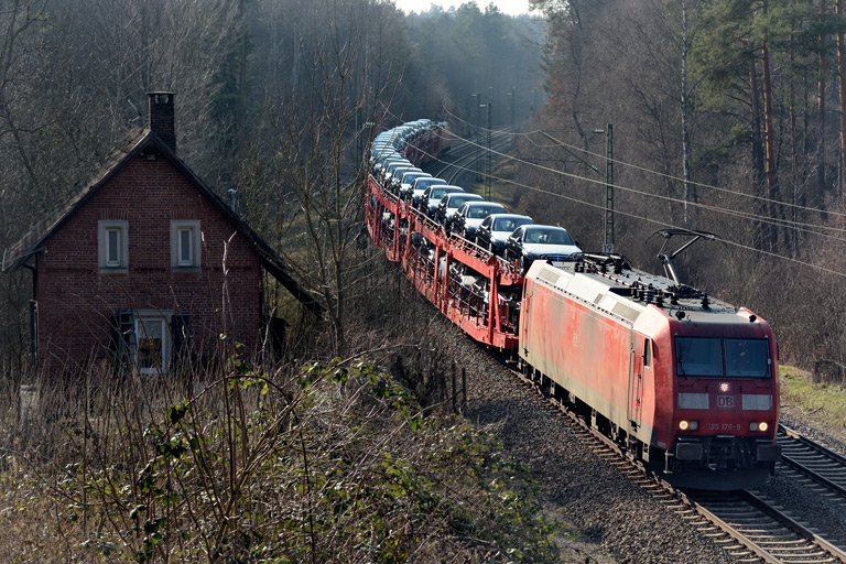 185 179 mit GAG 47821 bei km 19,2 (M&auml;rz 2023)