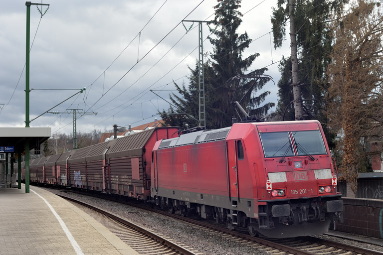 185 201 mit EZ 52089 bei km 16,8 (Februar 2023)