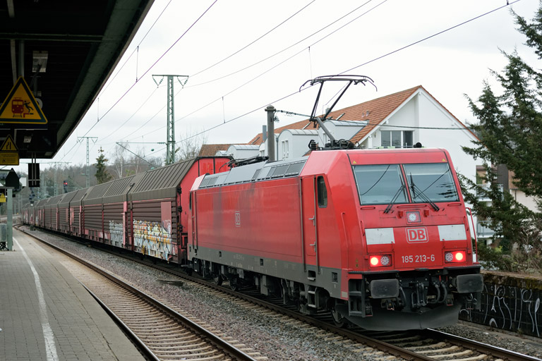 185 213 mit EZ 52090 bei km 16,8 (Februar 2023)