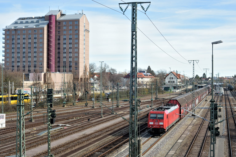 185 219 mit GAG 60130 bei km 15,8 (M&auml;rz 2023)