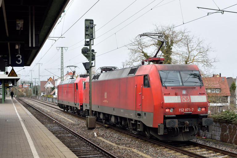 185 243 und 152 071 bei km 16,8 (M&auml;rz 2023)