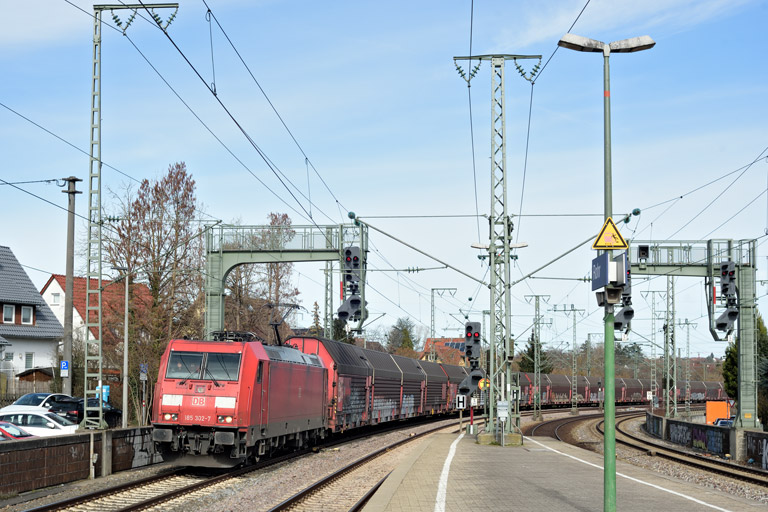 185 302 mit EZ 52088 bei km 16,6 (M&auml;rz 2023)