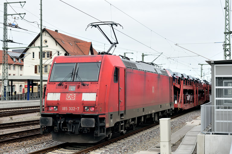 185 302 mit EZ 52100 bei km 15,6 (M&auml;rz 2023)