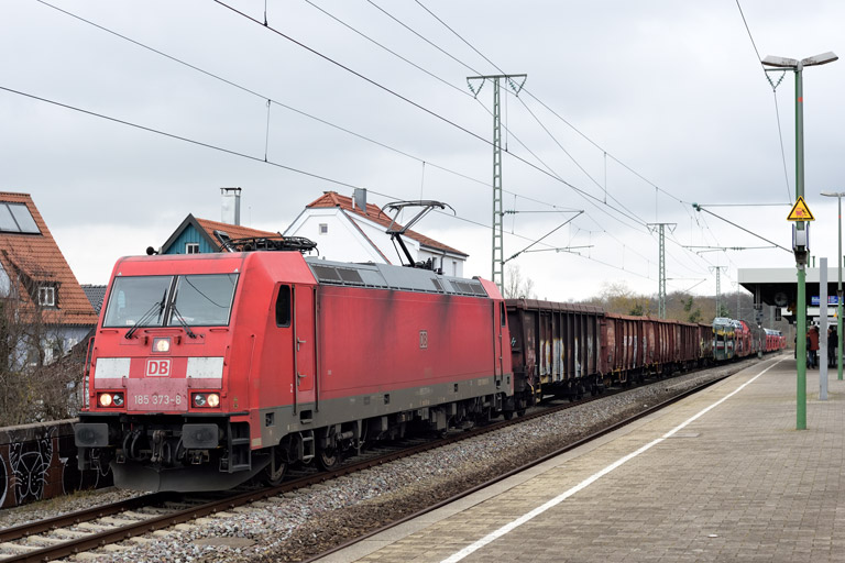 185 373 mit EZ 52101 bei km 16,8 (Februar 2023)