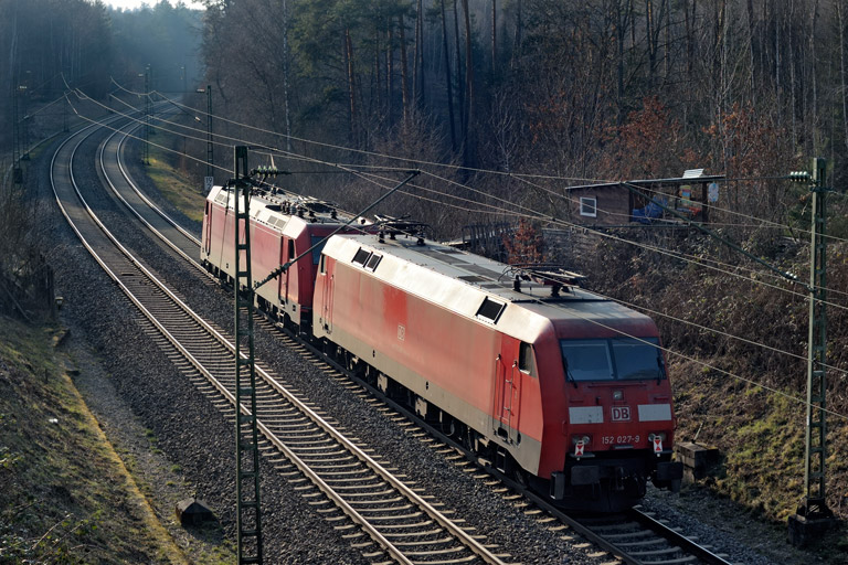 185 387 und 152 027 bei km 19,2 (M&auml;rz 2023)
