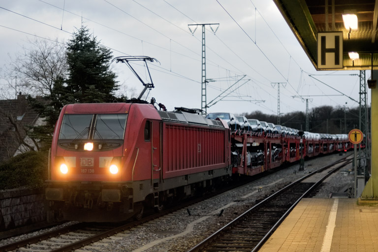 187 138 mit GAG 60136 bei km 16,8 (Februar 2023)