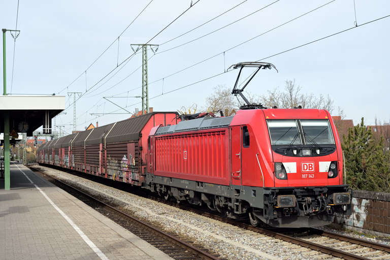187 143 mit EZ 52101 bei km 16,8 (Februar 2023)