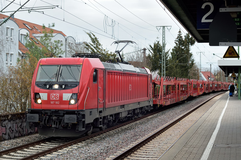 187 182 mit EZ 52090 bei km 16,6 (M&auml;rz 2023)