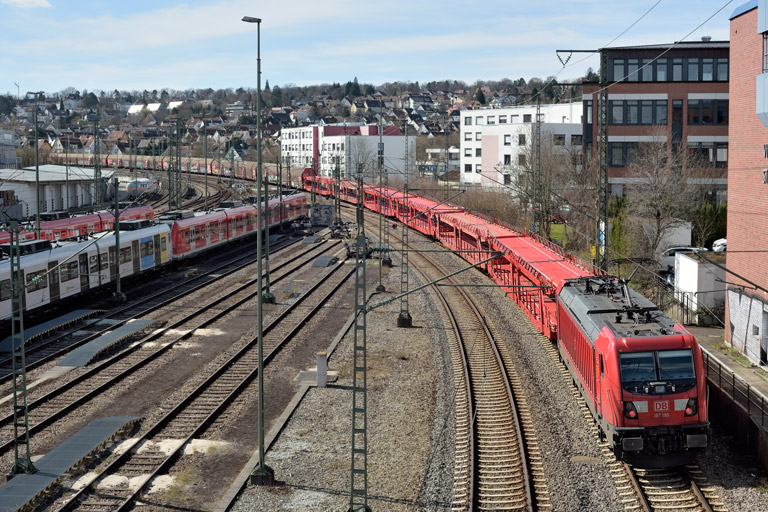187 190 mit EZ 52088 bei km 16,0 (M&auml;rz 2023)