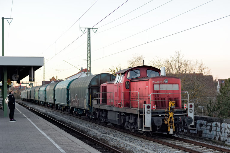 294 887 mit EZ 52103 bei km 16,8 (Februar 2023)