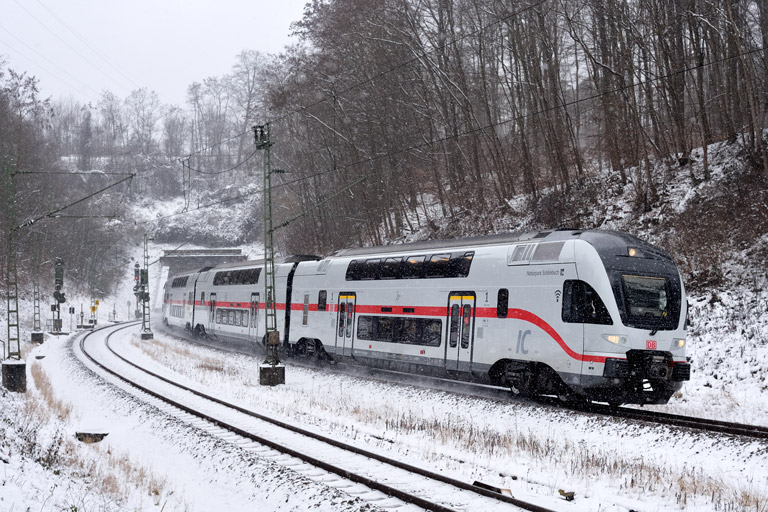 4010 102 als IC 188 bei km 17,4 (Januar 2023)