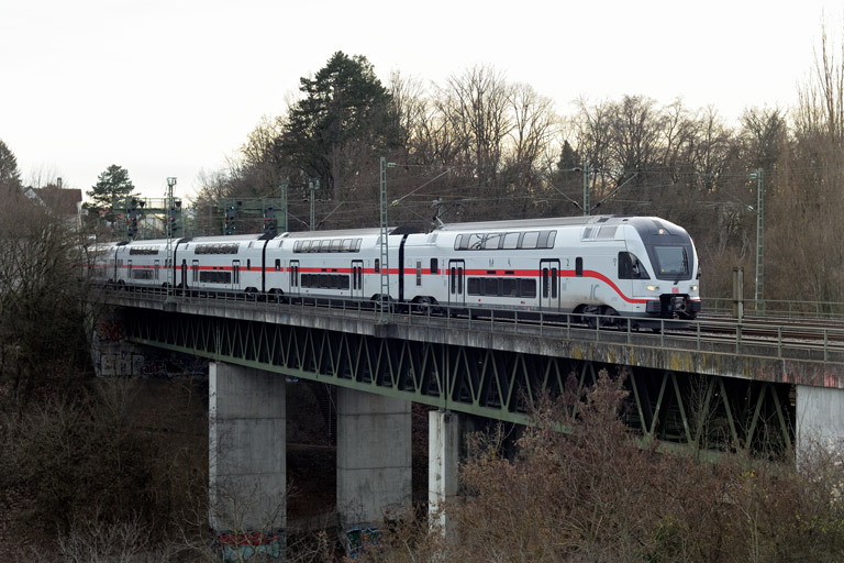 4010 105 als IC 188 bei km 14,6 (Dezember 2023)