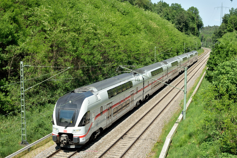 4010 106 als IC 2389 bei km 19,0 (Mai 2023)