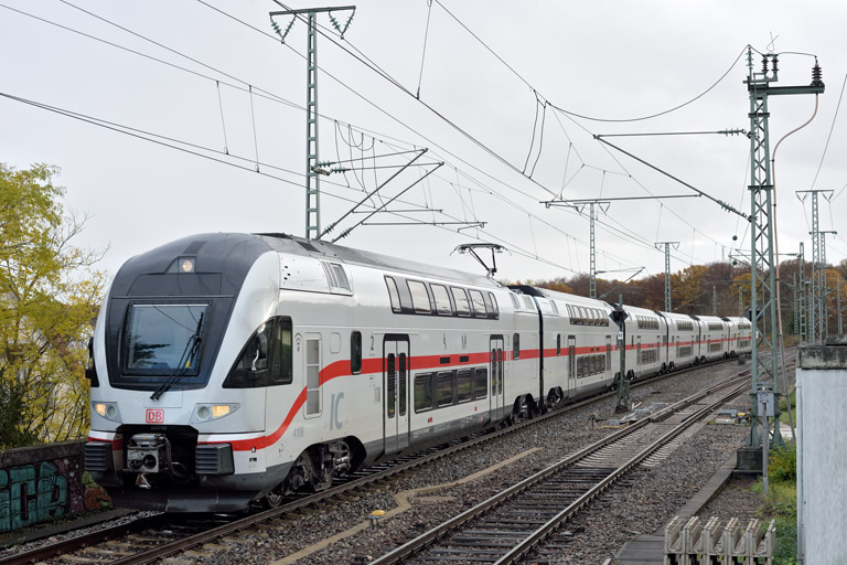 4010 106 als IC 2926 bei km 16,8 (November 2023)