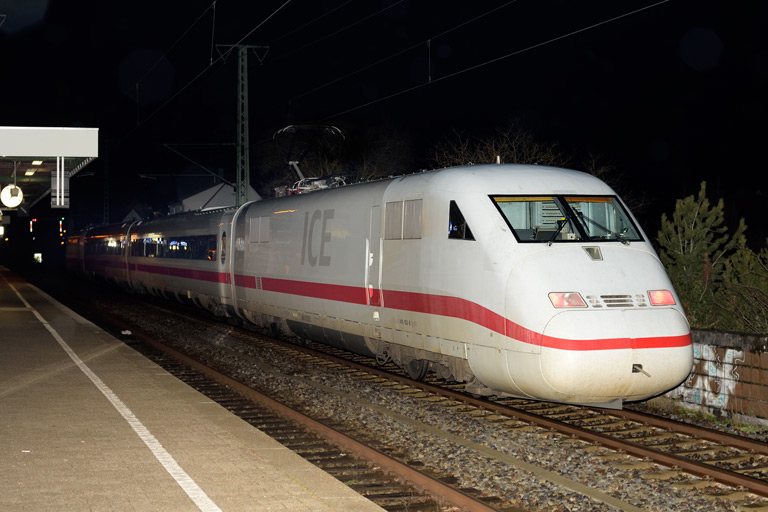 410 102 mit LPFT-A 92246 bei km 16,8 (Februar 2023)
