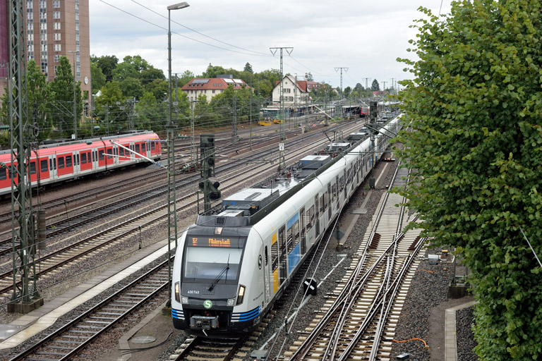 430 743 als S2 bei km 15,8 (Juli 2023)