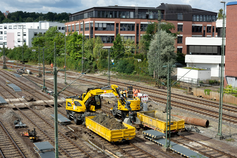 Zweiwegebagger bei km 15,8 (August 2023)