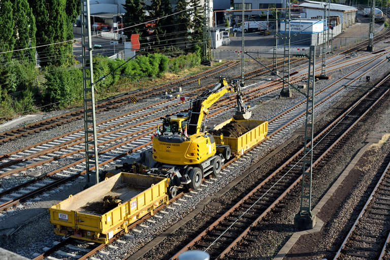 Zweiwegebagger bei km 16,0 (Juli 2023)