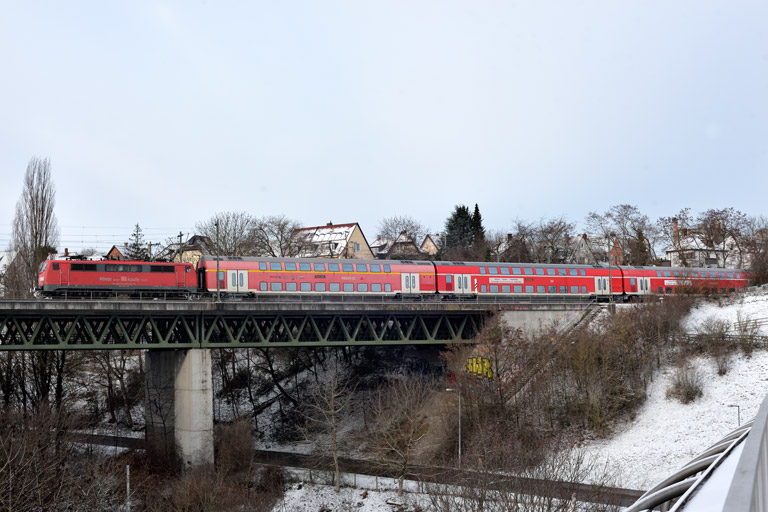 111 093 mit RE 32896 bei km 14,6 (Januar 2024)