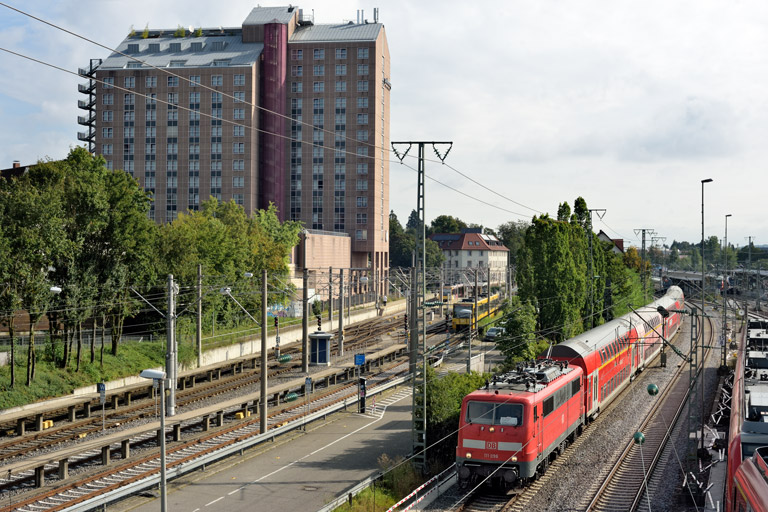111 096 mit RE 21758 bei km 15,8 (August 2024)