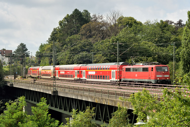 111 096 mit RE 21761 bei km 14,6 (August 2024)