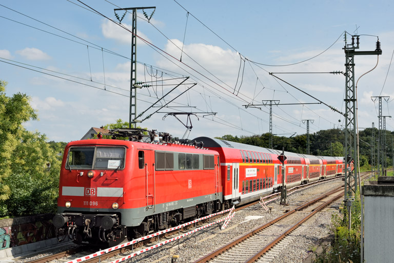 111 096 mit RE 21771 bei km 16,8 (August 2024)
