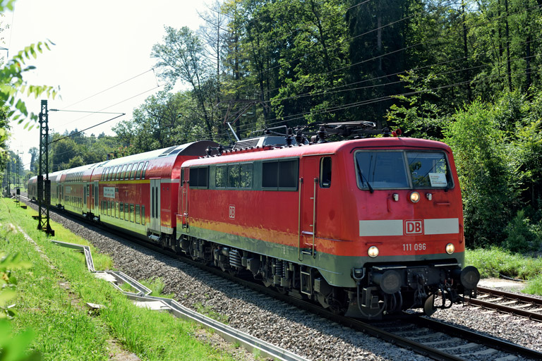 111 096 mit RE 21771 bei km 18,2 (August 2024)