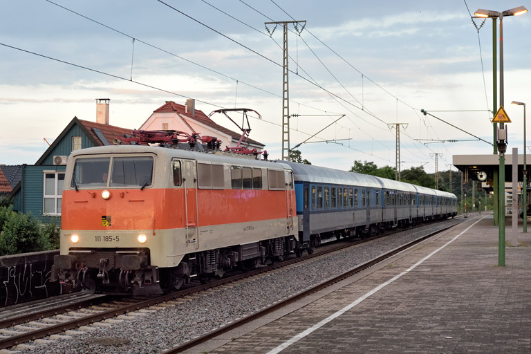 111 185 mit SVG 69991 bei km 16,8 (Juni 2024)