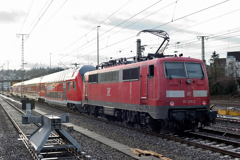 111 200 mit RE 63886 bei km 15,8 (Januar 2024)