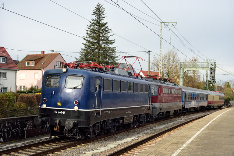 115 261 und 1142 654 bei km 16,8 (November 2024)