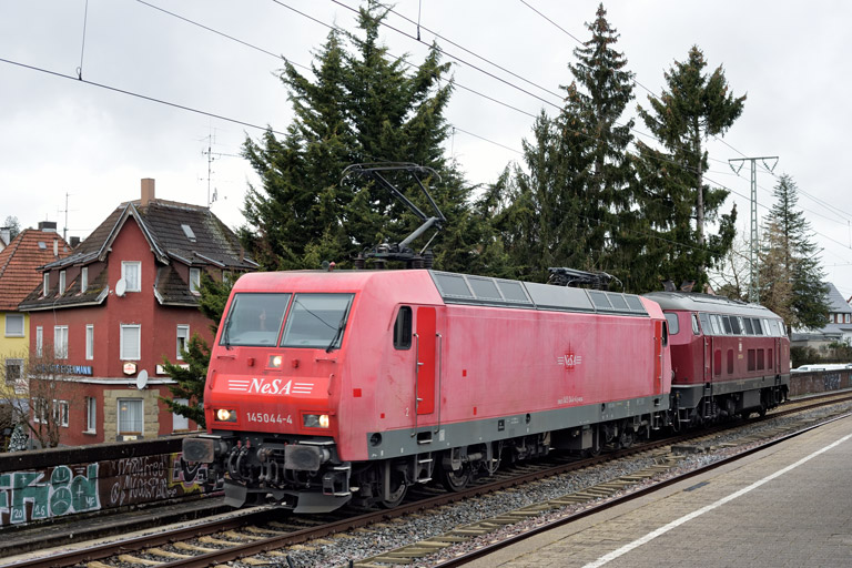 145 044 und 218 155 bei km 16,8 (Dezember 2024)
