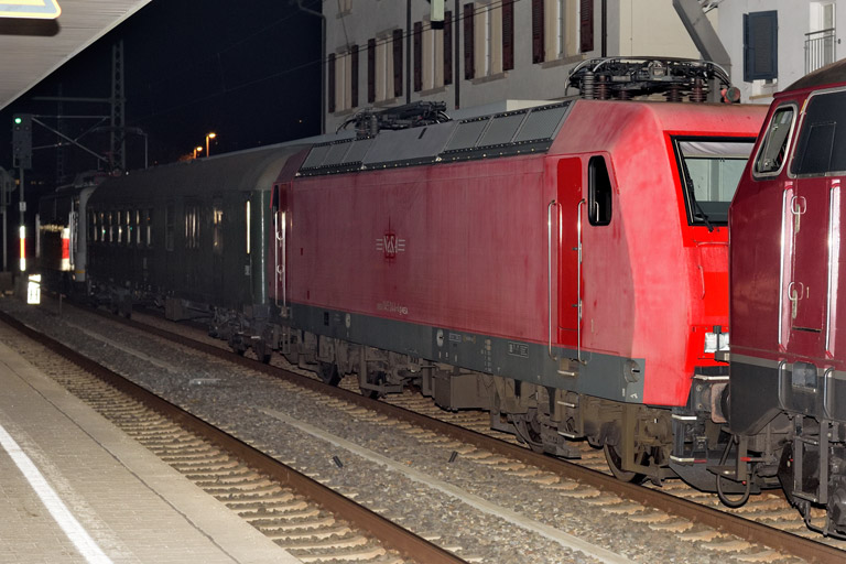 140 797 und 145 044 mit DLr 26677 bei km 15,6 (November 2024)