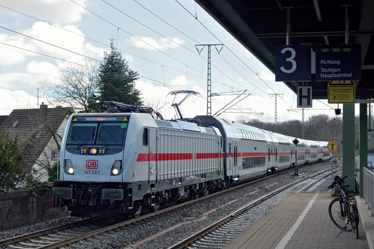 147 583 mit IC 2384 bei km 16,8 (April 2024)