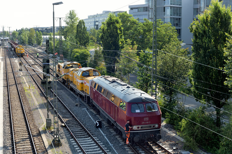 215 018, 212 107 und 1277 018 bei km 15,8 (Juli 2024)