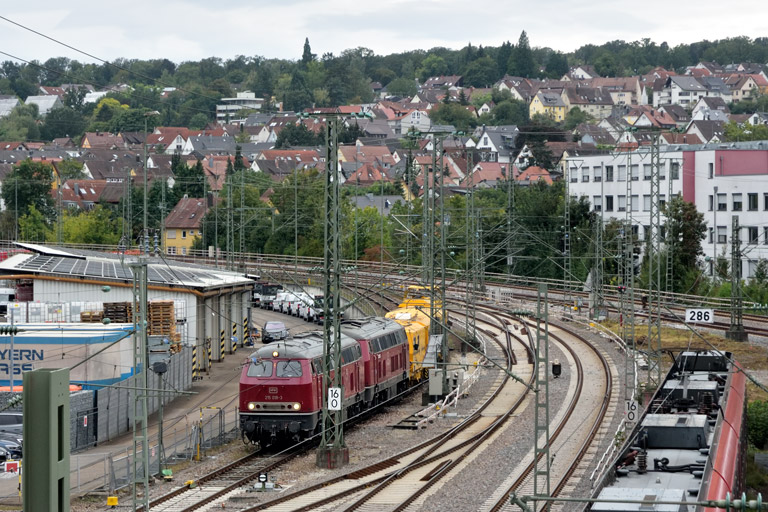 215 018 und 215 025 bei km 16,0 (September 2024)