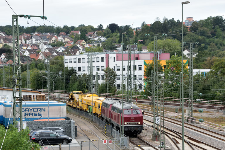 215 018 und 215 025 bei km 16,0 (September 2024)