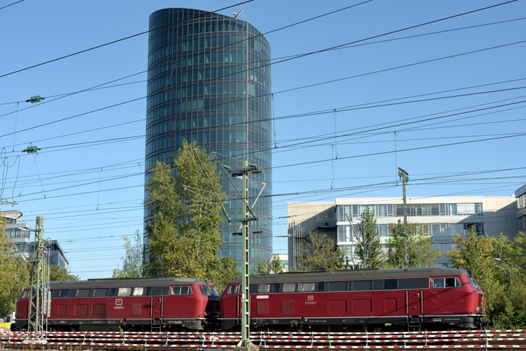 215 018 und 215 025 bei km 15,8 (September 2024)