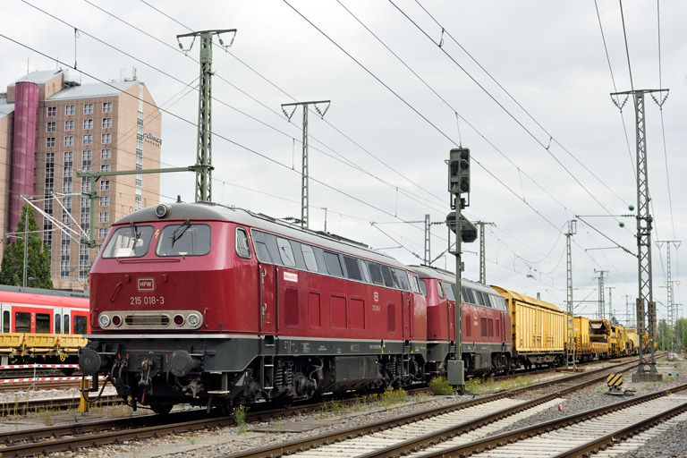 215 018 und 215 025 bei km 15,8 (September 2024)